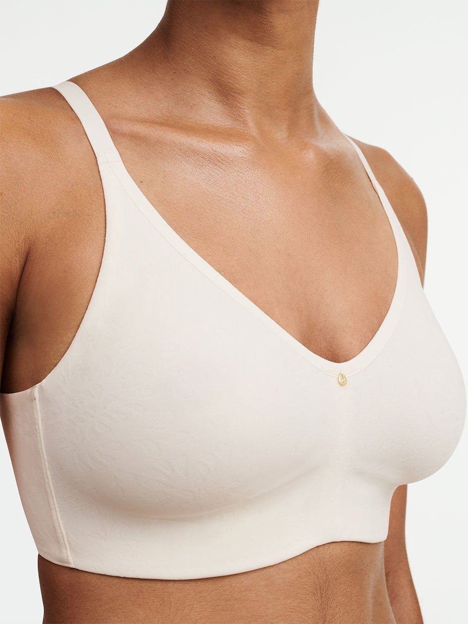 White Chantelle Comfort Chic Back Smoothing Full Support Wireless Women Bras | EPK6642YA